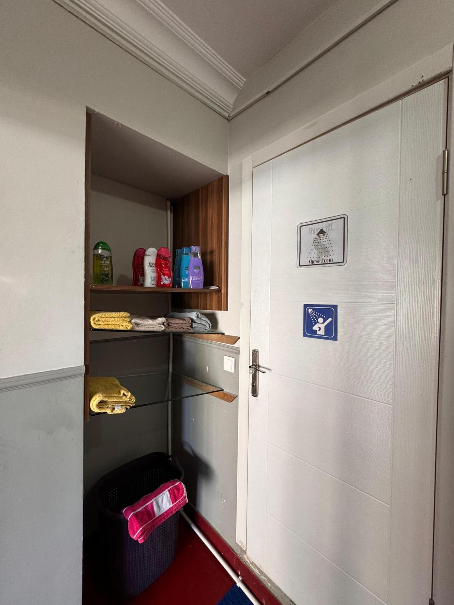 Transit Hotel Истанбул Екстериор снимка